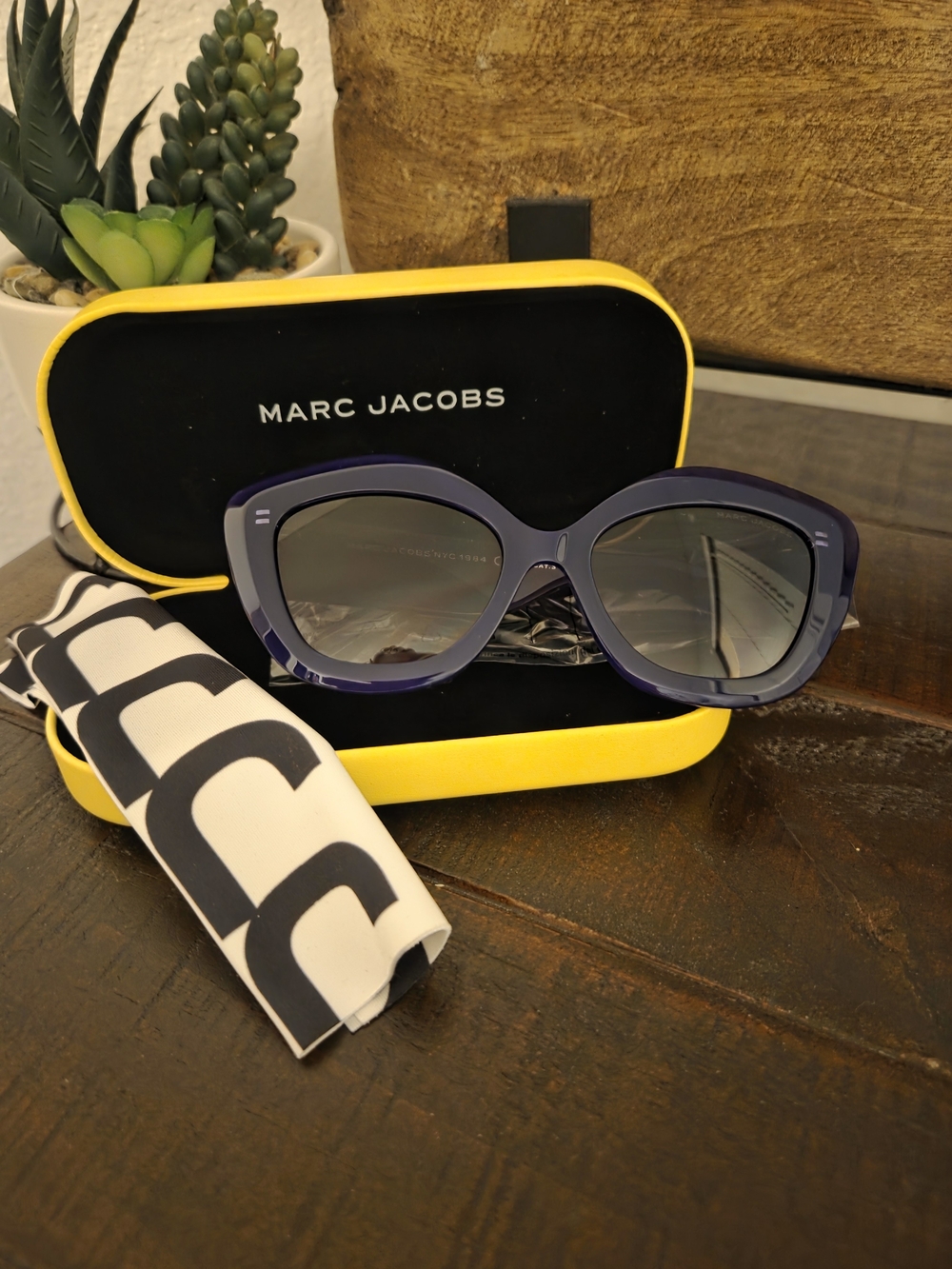 Marc Jacobs Purple Cat-Eye Sunglasses with Gradient Lenses